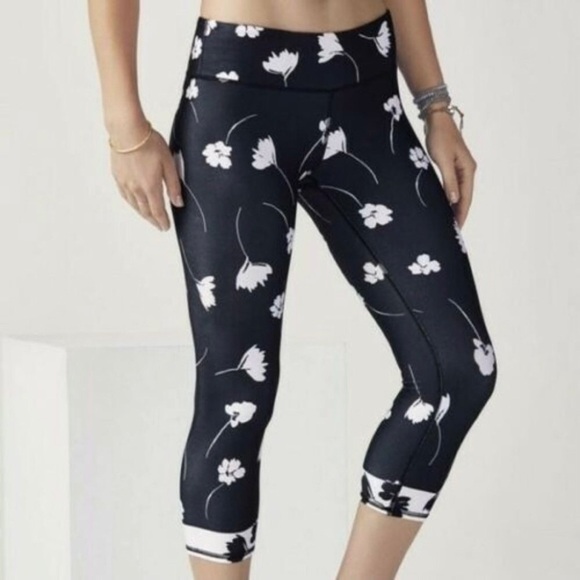 Fabletics Salar Capri Floral Printed Leggings Size S/6 - Picture 3 of 13